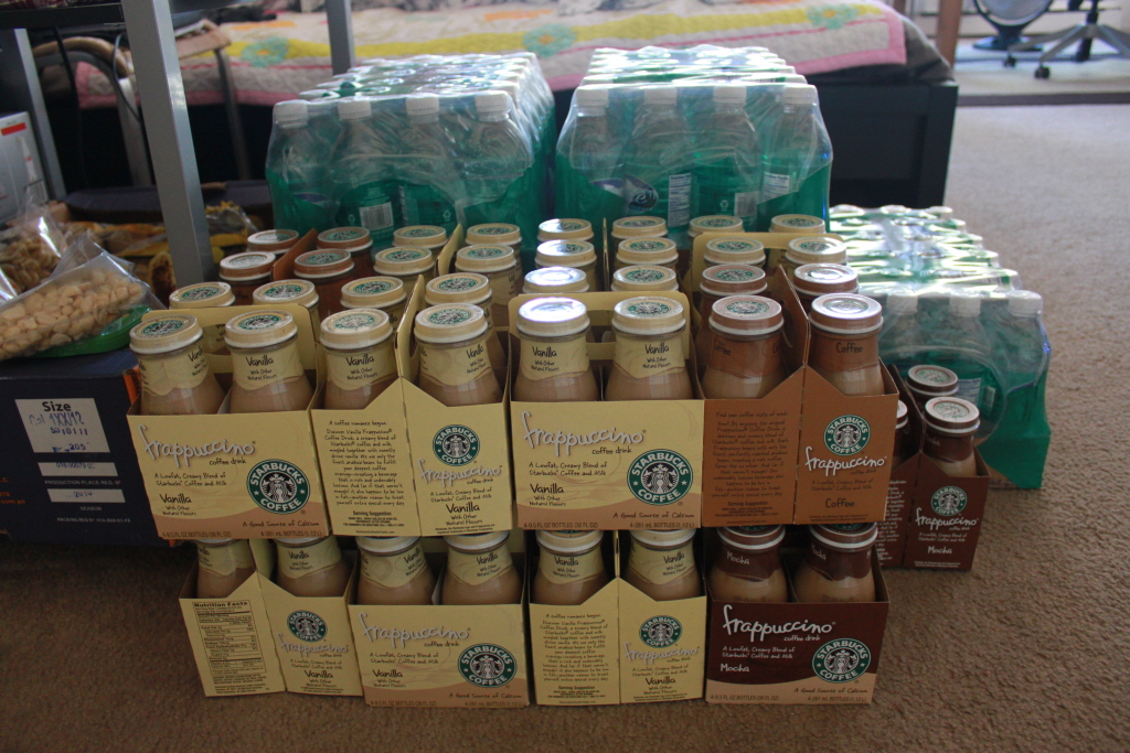 월그린에서 스타벅스 병커피가 할인하는 날 이렇게 수십 병을 사서 방에 재놓고 먹었다